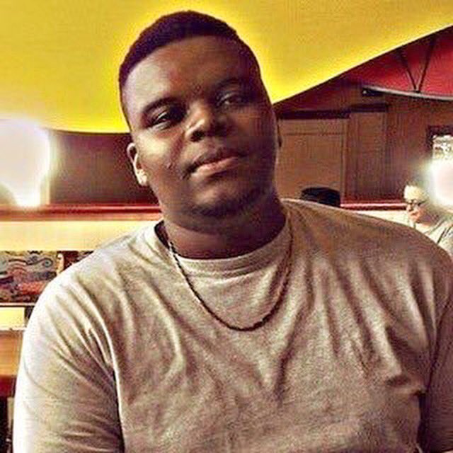 ayotometi's tweet image. It’s been 5 years since Mike Brown‘s life was taken. And we will never forget him nor this day because the people of Ferguson made damn sure of it. Their righteous mourning and protest brought the world to attention. #RestInLove #MIKEBROWNFOREVER instagram.com/p/B09ksQ1lqI1/…