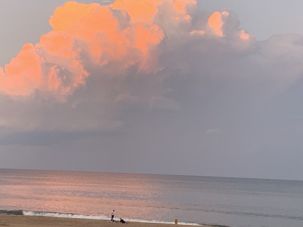 DebbieJJohnston's tweet photo. My favorite time of day! VAB!! https://t.co/IniSZCrXXL