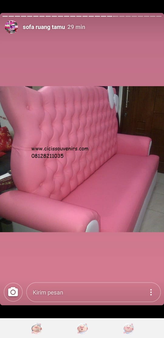 cicirahardjo's tweet image. Sofa hellokitty #sofahellokitty #sofaruangtamu #sofa