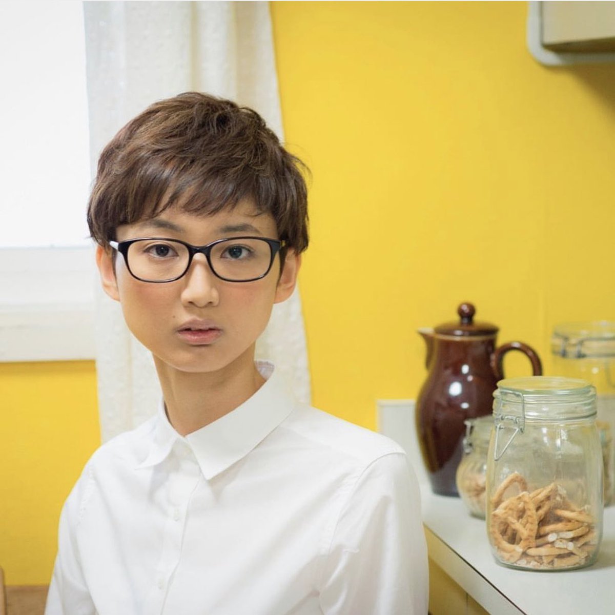 HairMusee's tweet photo. 今流行りのショートカットにメガネスタイル(*>艸<)ﾓｴ。今やらないと次にショートのトレンドが来るのは10年後かも知れませんよ。お試しあれぇ（#♡о♡#）
#ショートカット女子
#メガネ女子
#深谷市美容室Musee https://t.co/kFZ7wK6egh