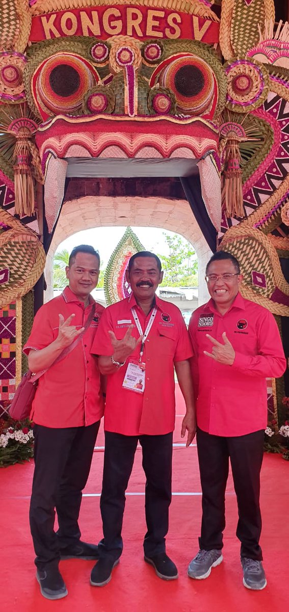 Berbahagia sekali bisa hadir di Kongres V <a href="/PDI_Perjuangan/">PDI Perjuangan</a> menjadi #partaipelopor  Bersama keluarga besar <a href="/pdipsurakarta/">DPC PDI Perjuangan Kota Surakarta</a> #solidbergerakuntukIndonesiaRaya
#tegaklurus #8cekrek