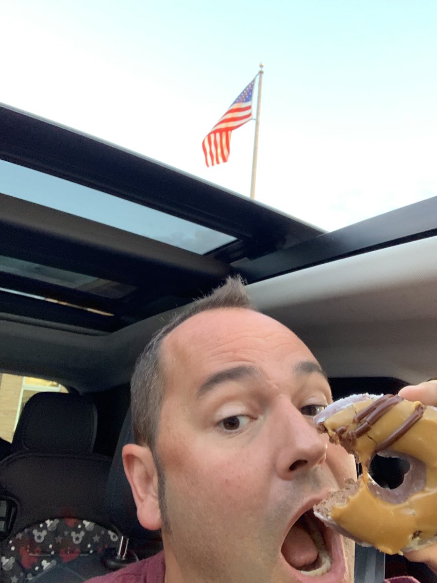 Cerealkillerjda's tweet photo. @MichelCombes it must be what heaven is like, that GOOD! @reeses and @krispykreme WOW #sprintfam #sugardreams @JesseLombardi @trainerlife1975 @MidAtlMonsters #ourceorocks #trainerlife #reeseeverything https://t.co/nhCwi3Wezk