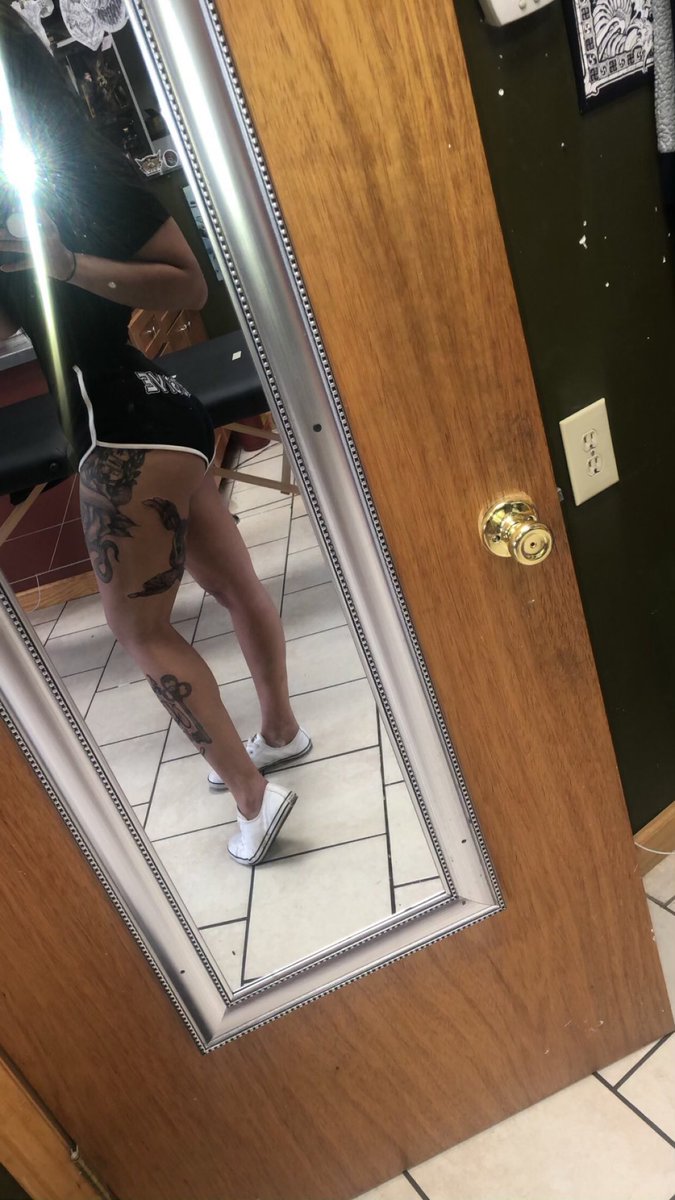 AmandaBanas3's tweet photo. Twerkin on it. #legsleeve #progress #erosandpsyche #thegoldenass #2ndcenturyAD #neoclassical #romanticism #underbutttattoo #hamstringtattoo #girlswithtattoos https://t.co/rFn0cpEvUz