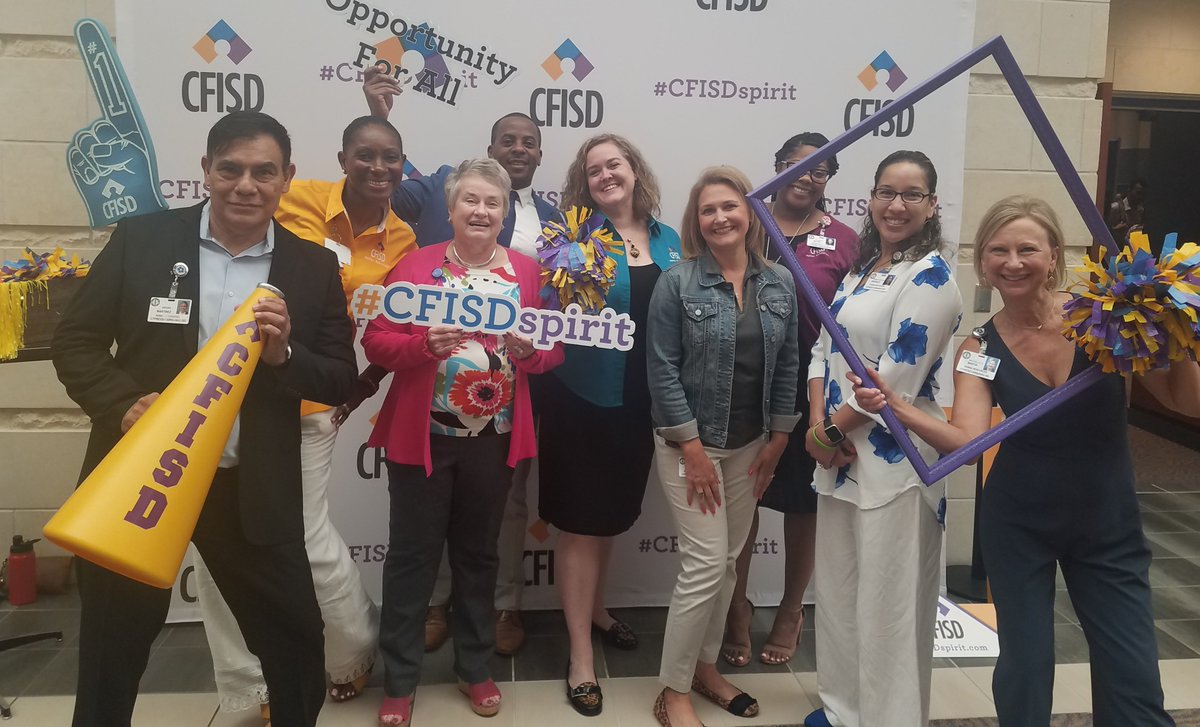 O_L_Mayers's tweet photo. This. Is. #CFISDspirit What a welcome for the new members to the @CyFairISD family...humbled to be a part of team @CFISD_HR that worked tirelessly to get ore than 1,000 new hires processed &amp; ready to support the needs of our students &amp; community. https://t.co/wsdsbOIHi3 https://t.co/ecn7vkHb66