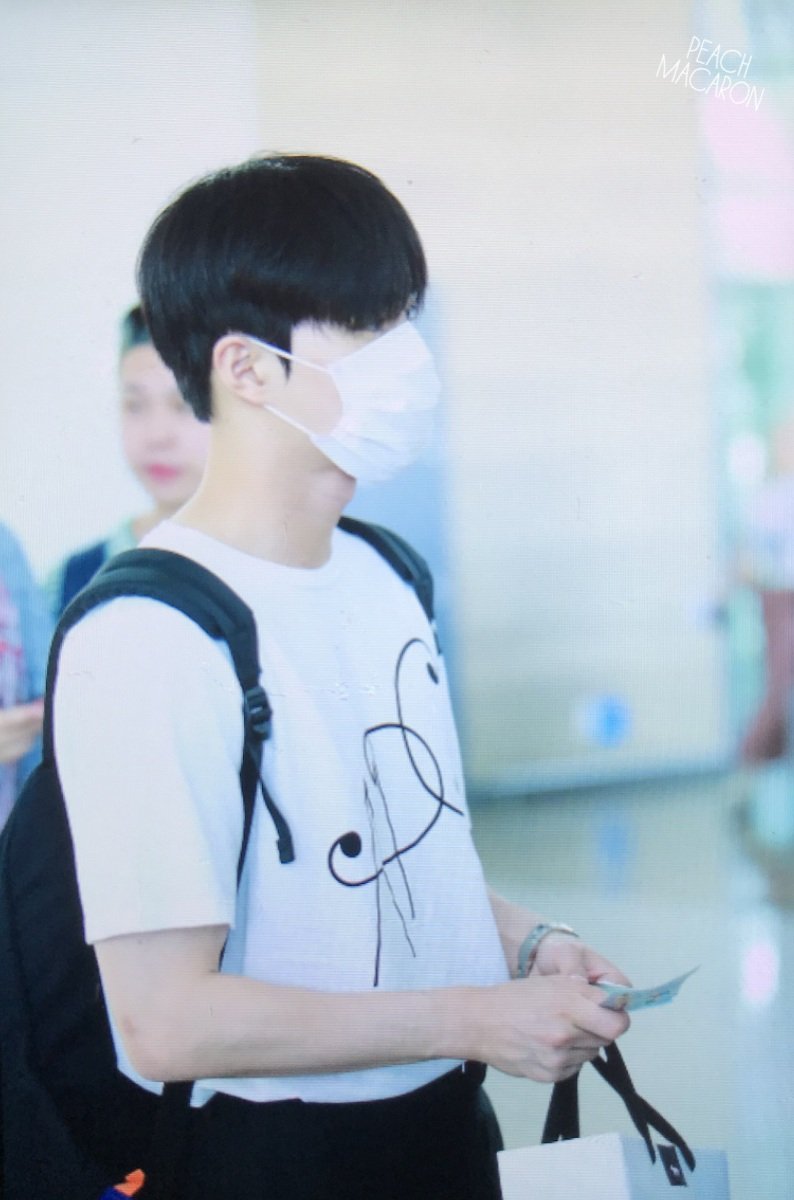peachmacaron522's tweet photo. 190810 ICN #수호 #준면
💕 https://t.co/EHDXm02vS5