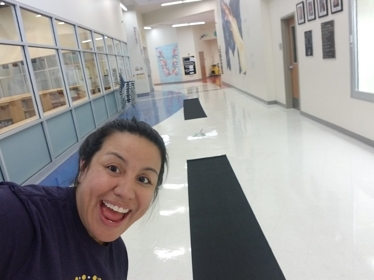 LariLiner's tweet photo. Everything is better with a runway. Excited about the first day of school. #VIPAllAccess only for our @PISD_Mitchell scholars!
#MondayHurryUp #MitchellROCKS #RaiseTheBar #PlanoISDProud https://t.co/HZOBVU3wXh