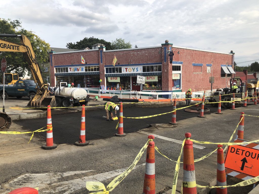 PBOTinfo's tweet photo. Crews are spending their Friday evening filling in the holes on SW Capitol Hwy to get ready for #MultnomahDays! https://t.co/3P2wTlrOsK