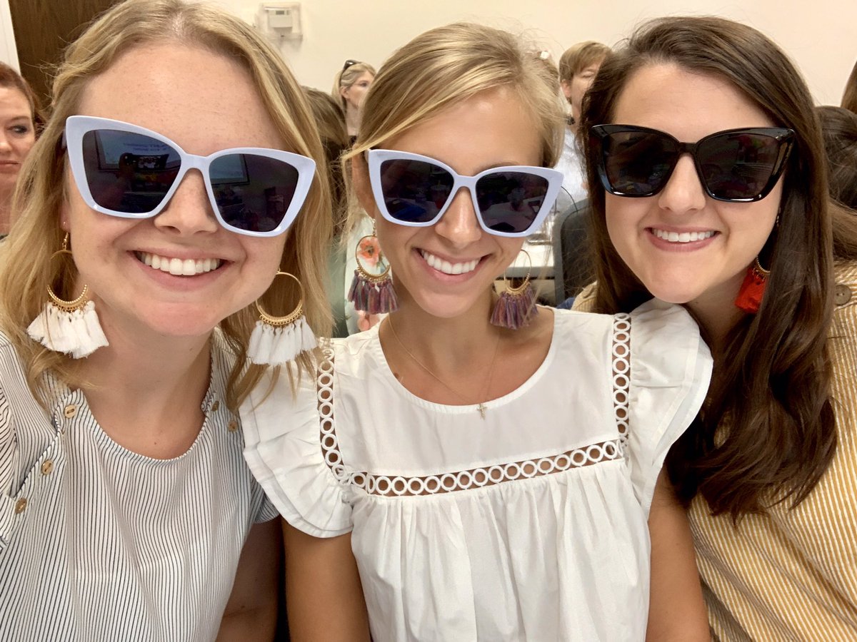 ashenel24's tweet photo. So thankful to work with the best @bpsb_slps! It’s not just everyday that you get spoiled by local community members! Thank you @Simply_Chic_, Marcy Peppers, and Candie Galloway for making the first week back so fabulous! 🙌🏻😊 #thebestaccessory https://t.co/fWjKuwP6tu