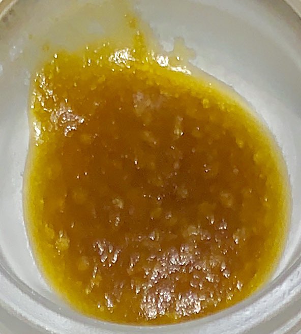 EmeraldZoo's tweet photo. I realized something today. I run on Dabs, dirty dialogue, cold brew coffee, and I’m bi-linguistic. I speak broken English and fluent profanity. My favorite beverage is one that’s infused. Enjoy some #FridayFireOnTheMountain #EZStyle Dabs on tap. @Aaronm9008 you game?! https://t.co/63XIf4Szmf