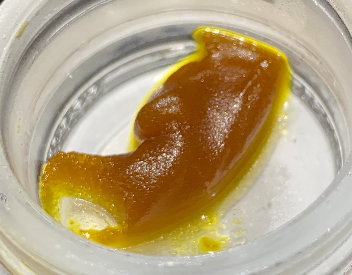 EmeraldZoo's tweet photo. I realized something today. I run on Dabs, dirty dialogue, cold brew coffee, and I’m bi-linguistic. I speak broken English and fluent profanity. My favorite beverage is one that’s infused. Enjoy some #FridayFireOnTheMountain #EZStyle Dabs on tap. @Aaronm9008 you game?! https://t.co/63XIf4Szmf