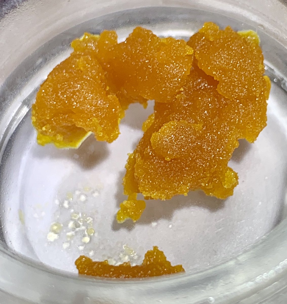 EmeraldZoo's tweet photo. I realized something today. I run on Dabs, dirty dialogue, cold brew coffee, and I’m bi-linguistic. I speak broken English and fluent profanity. My favorite beverage is one that’s infused. Enjoy some #FridayFireOnTheMountain #EZStyle Dabs on tap. @Aaronm9008 you game?! https://t.co/63XIf4Szmf