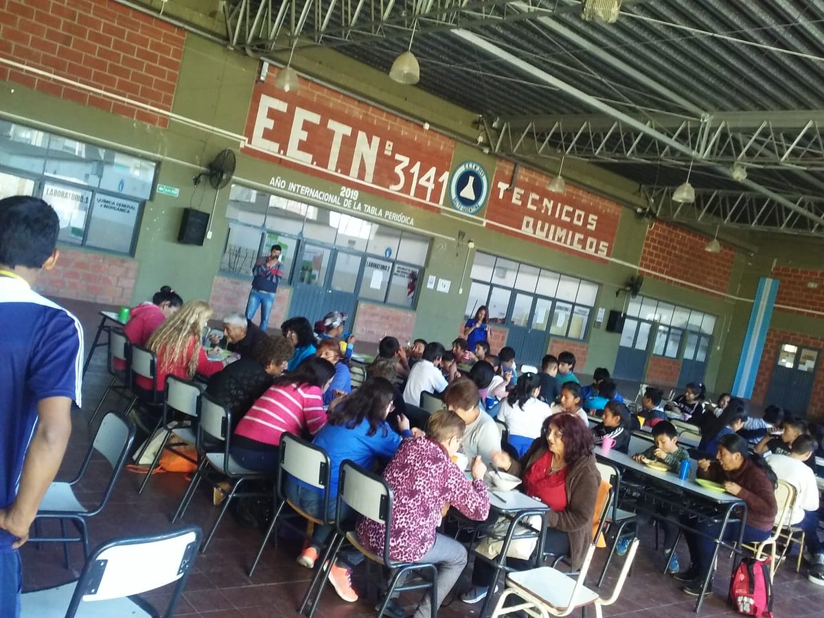 liliruiz_ruiz's tweet photo. #EscuelasAbiertas equipo de EET N 3141 de Ciudad del Milagro sábado a sábado con los jóvenes @artydance23 @rubem_dario29 @FerSiarezEa @BarbaraUriburu @patriciapinasco https://t.co/xEJhCWxKmU