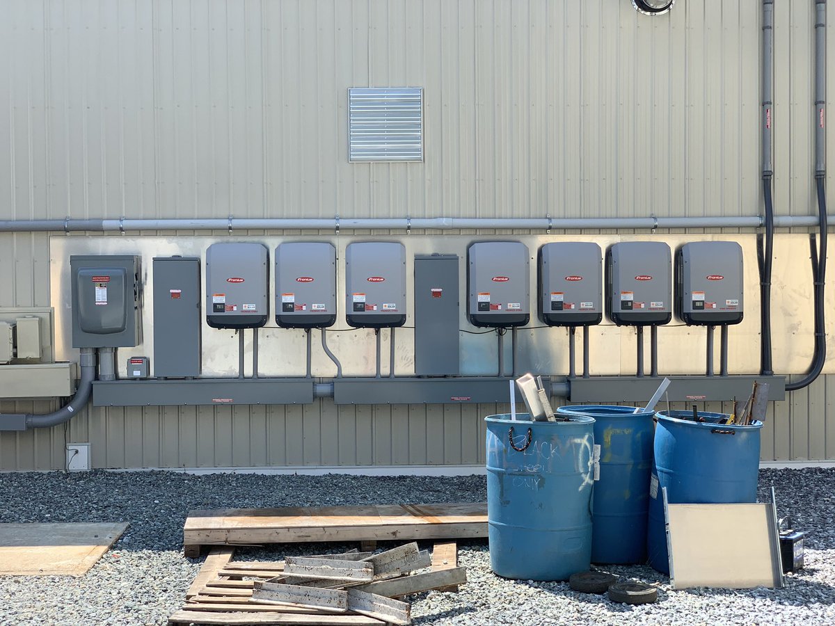 grnstreetsolar's tweet photo. Just fired up our largest installation to date, 336 x 385w @JinkosolarUS panels totaling 129.36 kW and using 7 @FroniusUSASolar Symo inverters totaling 100kW AC, right here in our hometown on Selbyville #Delaware https://t.co/Qun7uXPo2H