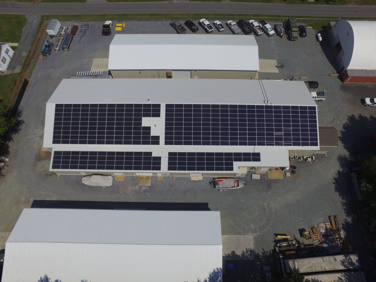 grnstreetsolar's tweet photo. Just fired up our largest installation to date, 336 x 385w @JinkosolarUS panels totaling 129.36 kW and using 7 @FroniusUSASolar Symo inverters totaling 100kW AC, right here in our hometown on Selbyville #Delaware https://t.co/Qun7uXPo2H