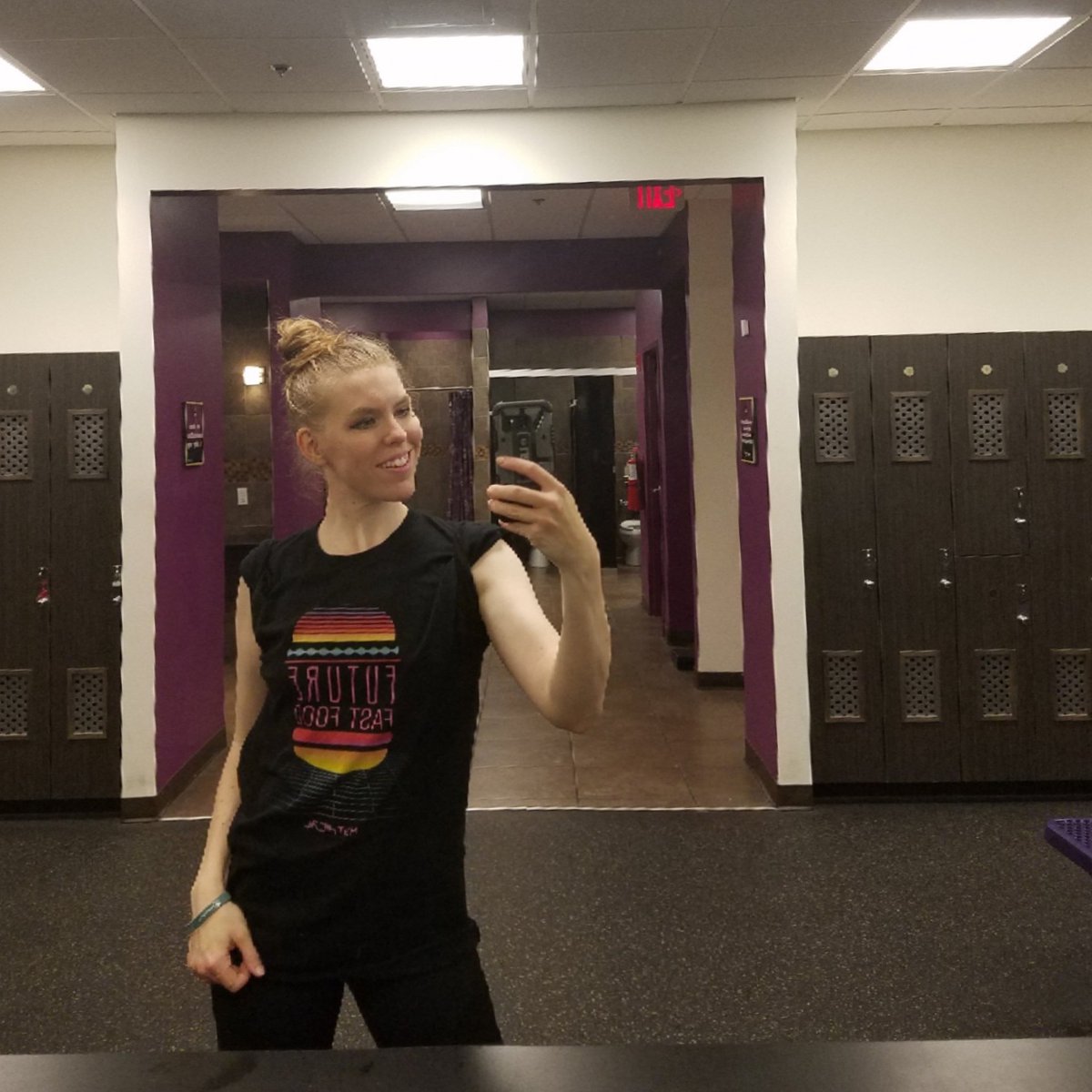 raphaconrad's tweet photo. I don't go to fast food places, but I do wear them...if they're futuristic 🍔🍟🍕🌌 Supported @MythicalChef's show #FutureFastFood during my workout today! I have to say...#mythicalmerch is great to wear at the #gym 🐓🔥🏋️‍♀️🏃‍♀️ 

@rhettandlink @mythical #GMM #nodaysoff https://t.co/FA90MI2LHh