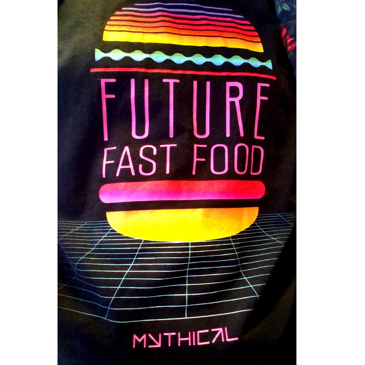 raphaconrad's tweet photo. I don't go to fast food places, but I do wear them...if they're futuristic 🍔🍟🍕🌌 Supported @MythicalChef's show #FutureFastFood during my workout today! I have to say...#mythicalmerch is great to wear at the #gym 🐓🔥🏋️‍♀️🏃‍♀️ 

@rhettandlink @mythical #GMM #nodaysoff https://t.co/FA90MI2LHh