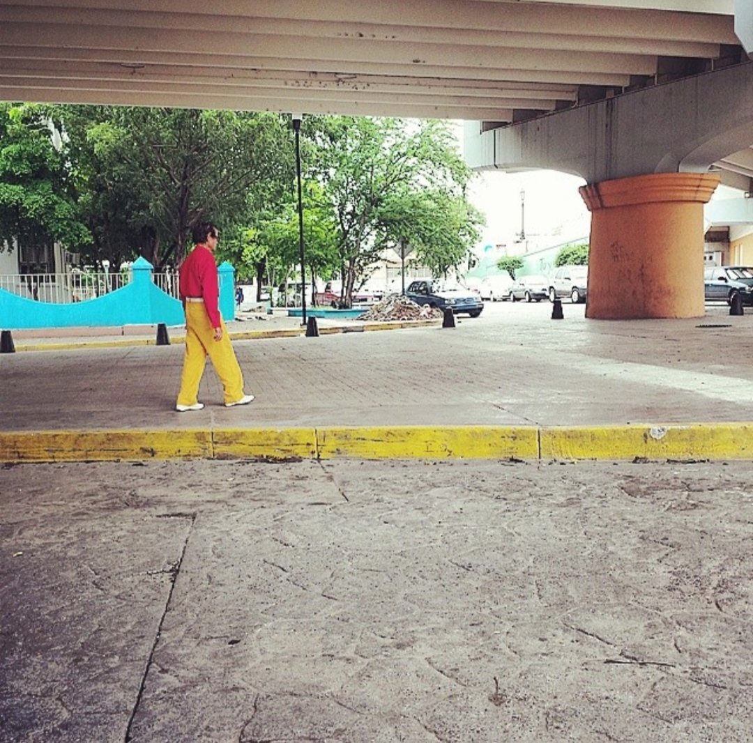 Culiacán lo adoptó y él recorrió sus calles vendiendo boletos de lotería con su distintiva ropa, camisa roja y pantalón amarillo a continuación les cuento la famosa historia de "DON CACHITO" Abro hilo