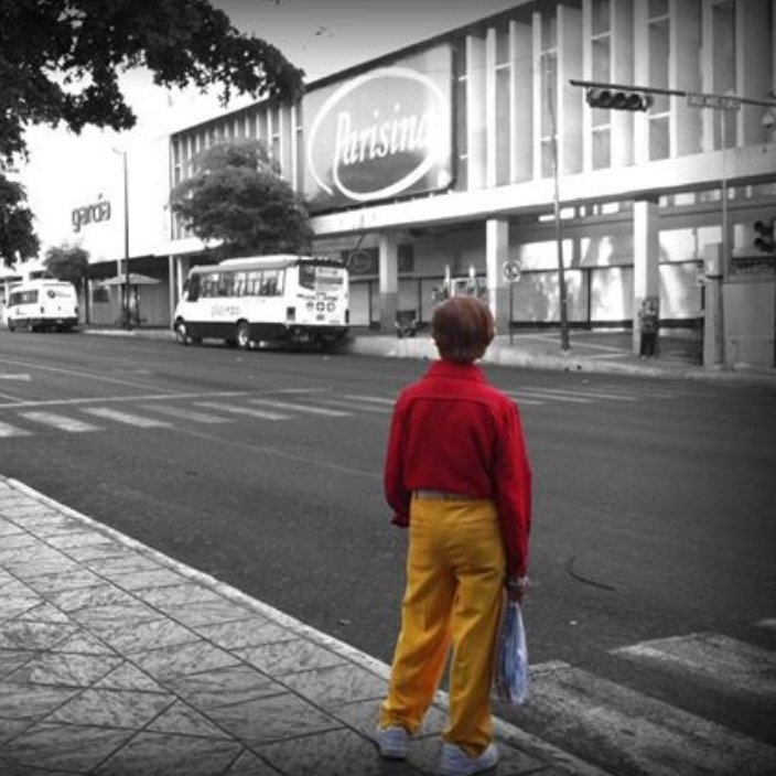 Culiacán lo adoptó y él recorrió sus calles vendiendo boletos de lotería con su distintiva ropa, camisa roja y pantalón amarillo a continuación les cuento la famosa historia de "DON CACHITO" Abro hilo