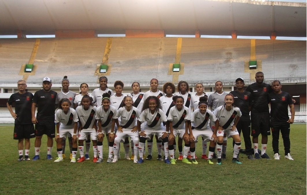 allanvicto_'s tweet photo. A delegação do sub-18 feminino do Vasco viaja neste sábado para Bálsamos, cidade do interior paulista. A estreia das meninas na segunda fase do Brasileiro Feminino Sub-18 acontece no domingo, no Estádio Manuel Ferreira, às 18h30, contra a equipe do Iranduba (AM). https://t.co/E64Bw5owcI