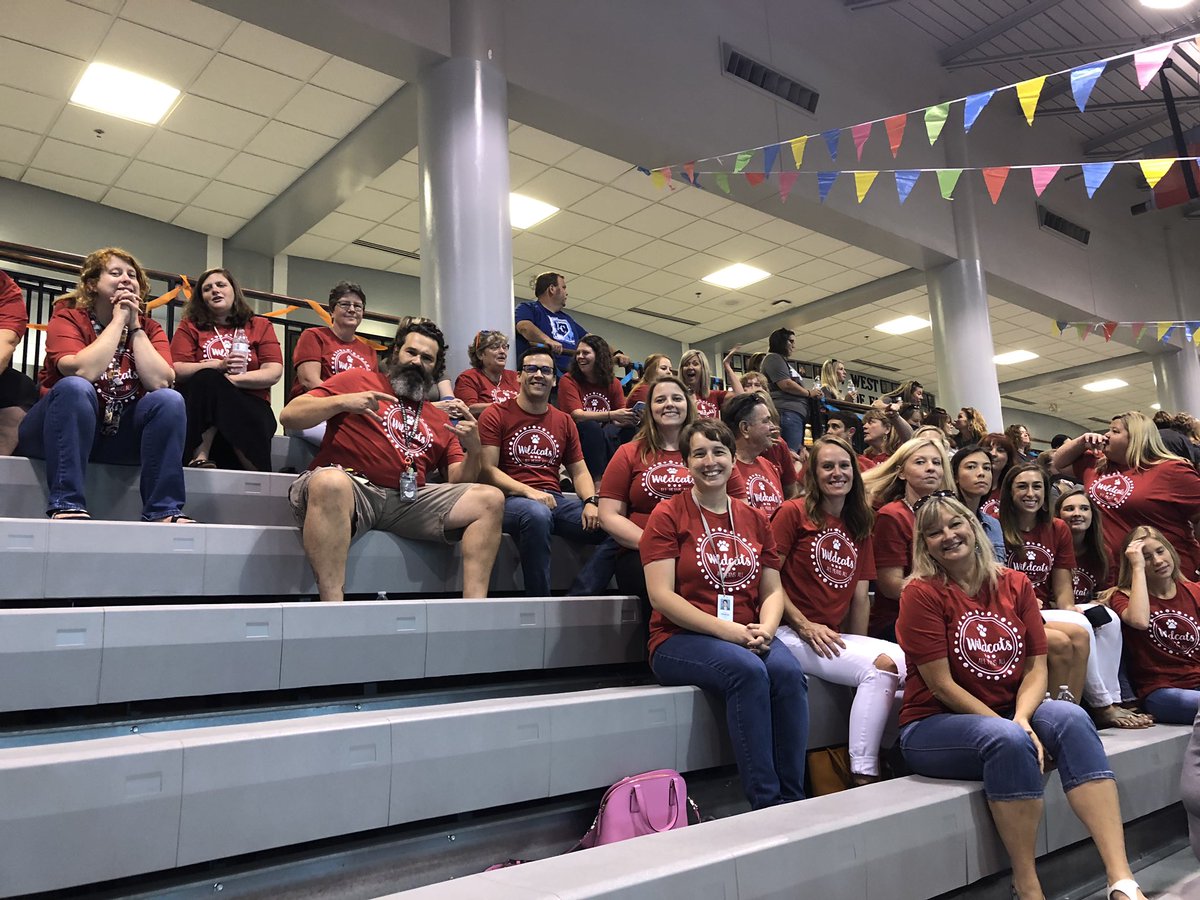 BergeeJill's tweet photo. Rally in the Valley time. A great way to start the year!! @TCEcoltslibrary @TCEColts @CPE_PTA @BlueValleyPL https://t.co/AUcy9WyyIK