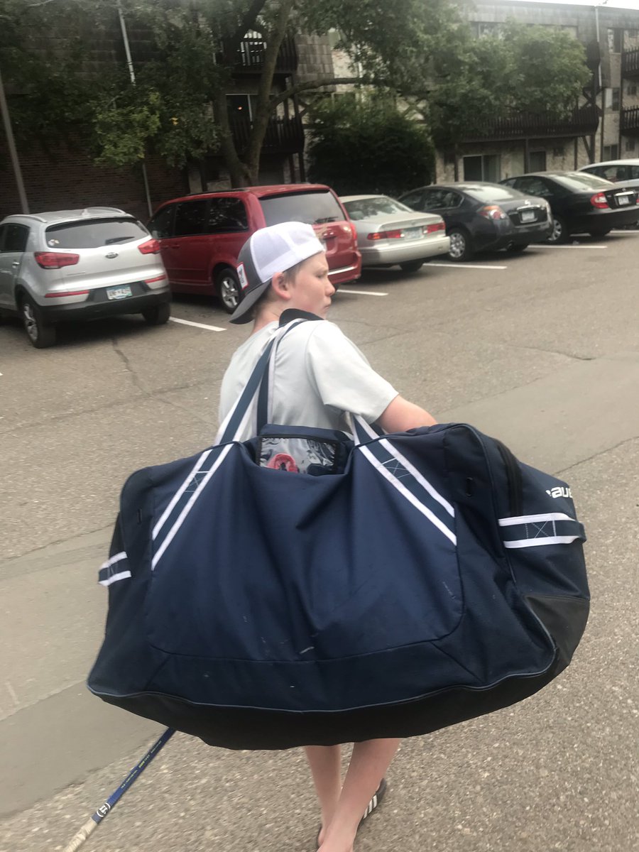 kellybobbyd's tweet photo. Hockey dads are the luckiest guys in the world. Watching and supporting your sons dreams can take you on an amazing journey. I am Bens father first but I am his number one fan. I believe in his dreams so he knows anything is possible. #hockey @VelocityTC #06hockey @mnmadehockey https://t.co/k1W5LFS4L2