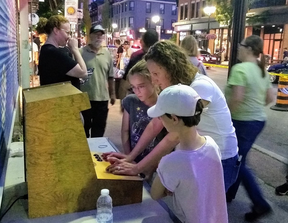 hammercitymaker's tweet photo. .@pixelton 's homemade arcade is a hit! https://t.co/3FYwTpiVqJ