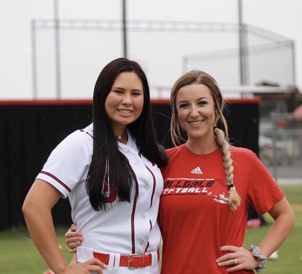 ashtonbruce32's tweet photo. 2019 softball season is about to begin! Let’s get it! #hilldalehornets https://t.co/42AWIeC7EY