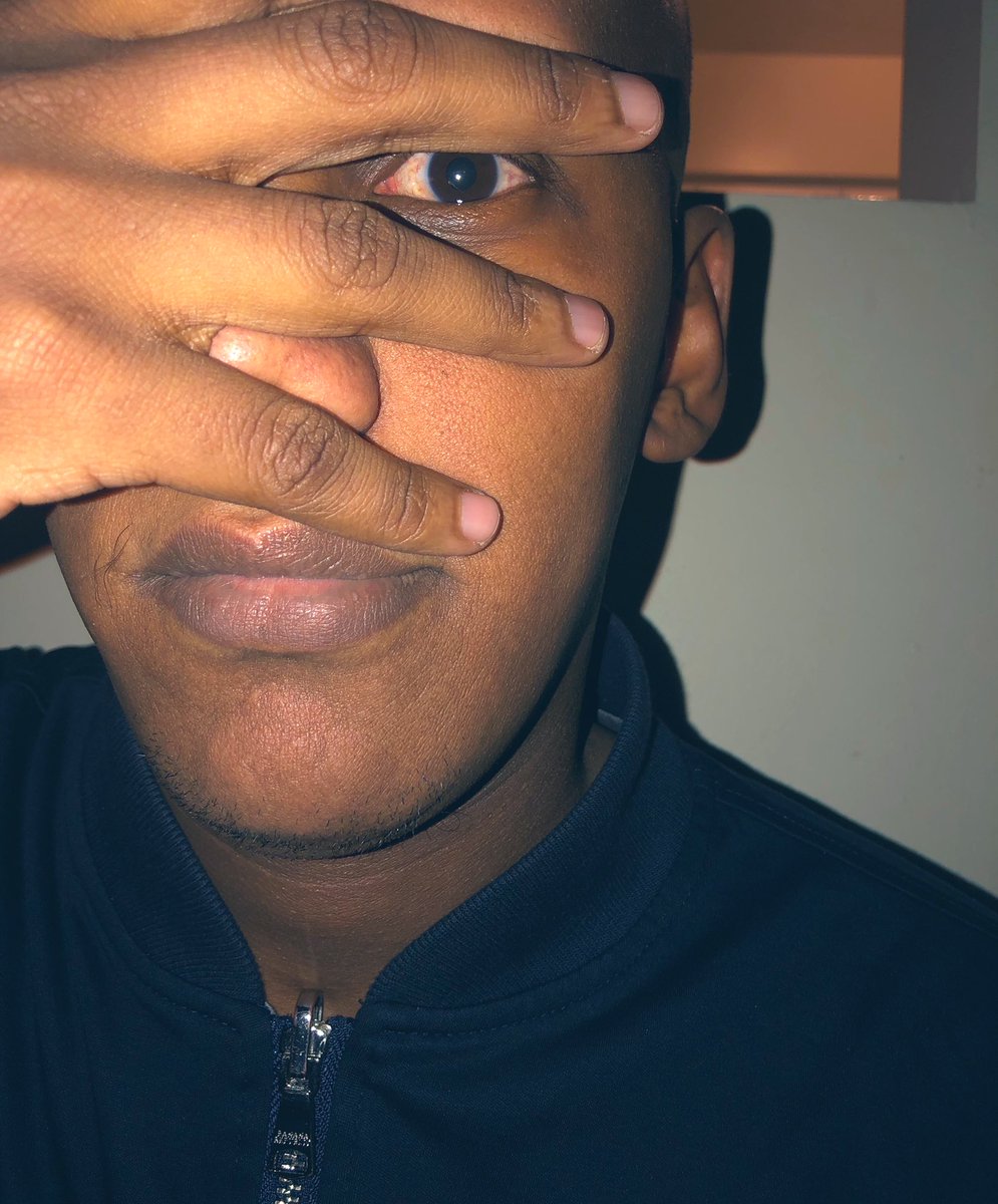 RoobleMelvin's tweet photo. #GrowingUpSomali Your parents ordering you to close your eyes because of a kissing scene in the movie. But i outsmarted my Somali awoowe by seeing the kissing scene through my fingers. https://t.co/E6zBOUCinm