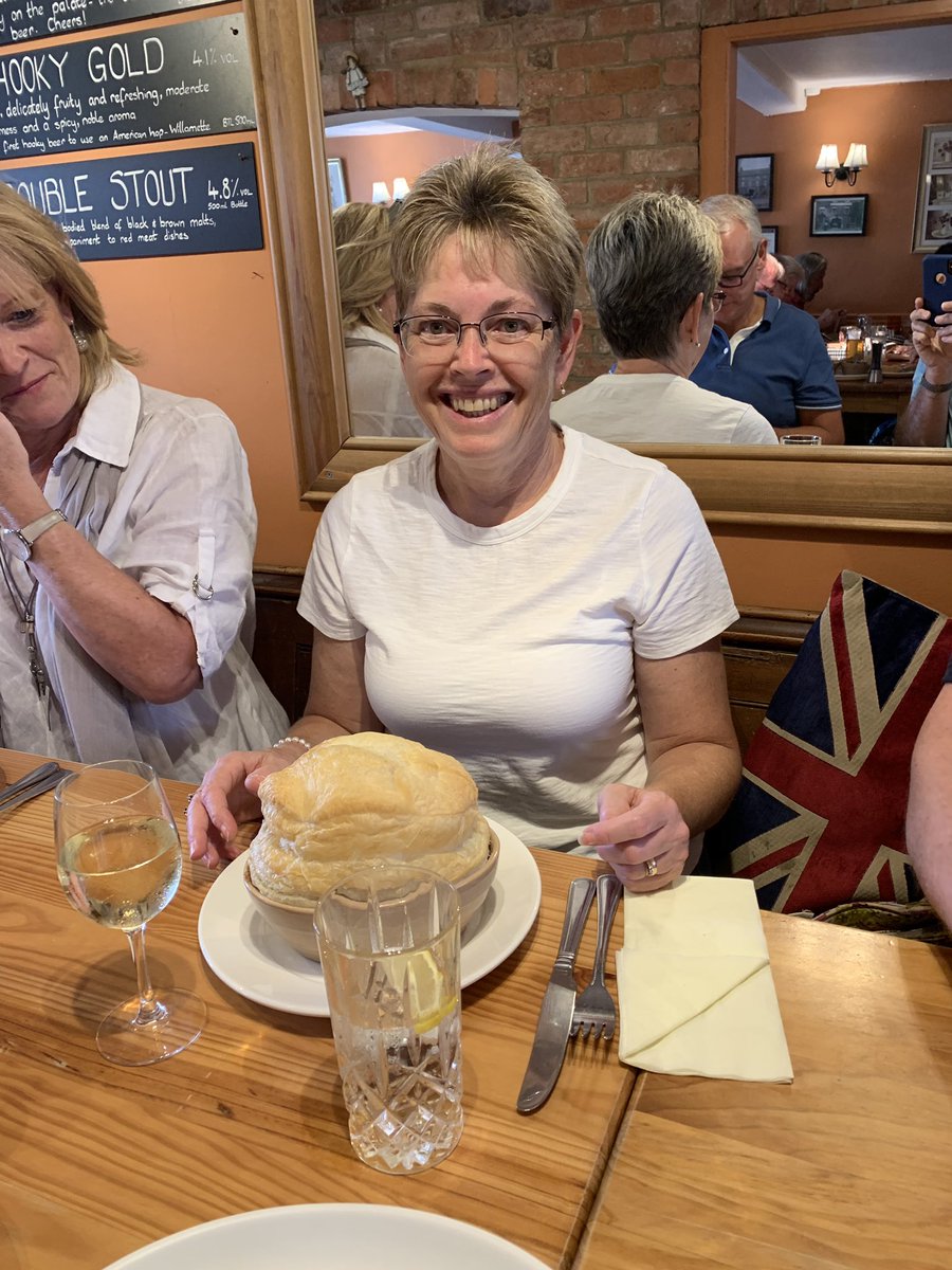 Teaqueen180's tweet photo. Oh my we had a pie! 😋 #pubgrub 🇬🇧 #puddingface #thepieplace #deddington #Oxfordshire #thecrownandtuns https://t.co/NuqnVzgPgm