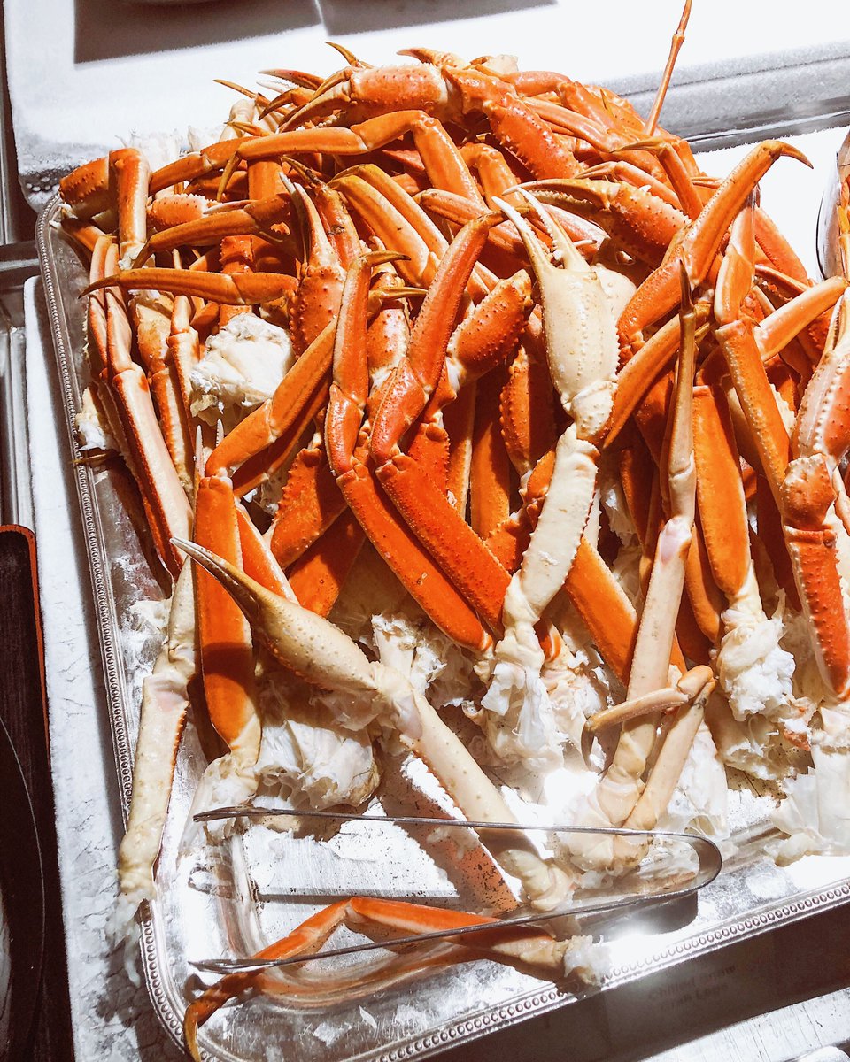 princewaikiki's tweet photo. Dinner is served! #100SailsBuffet #HowDoYouBuffet | Photo: @balancedlifealoha https://t.co/7pysrixGgH