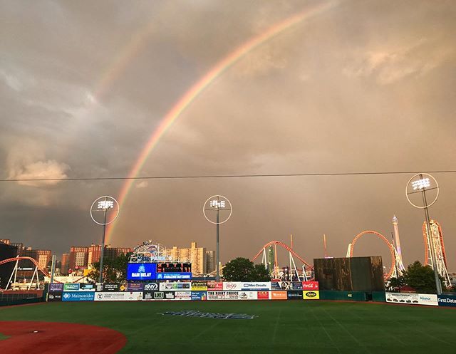 DHermanStudio's tweet photo. Double Rainbow over Coney Island
.
#coneyisland #cyclones #brooklyncyclones #brooklynrainbow #rainbows #doublerainbow #brooklynsky #brooklynbaseball #mcupark #ig_brooklyn https://t.co/2WUp776qfO https://t.co/bGFYAh3LBS
