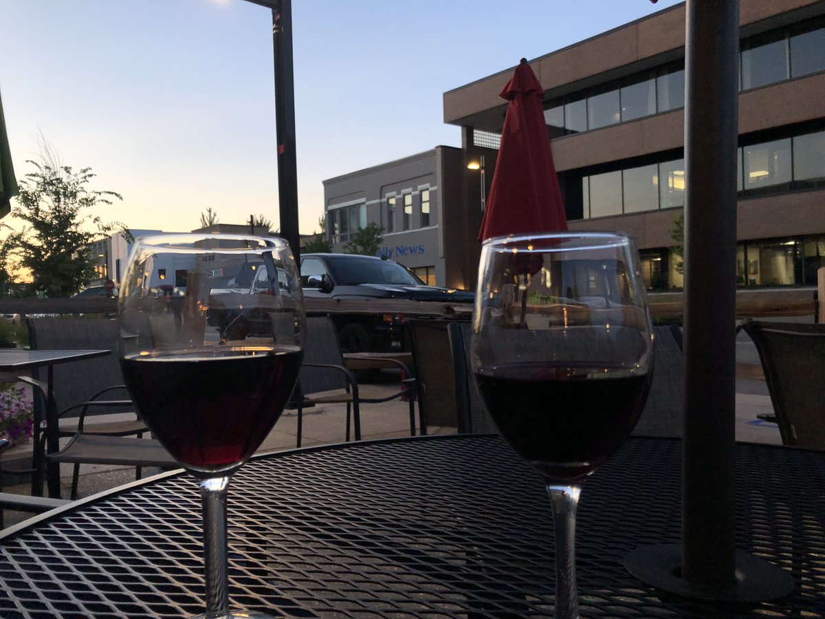 Dean_L_Evans's tweet photo. Summer nights in @DtMidlandMI #PureMichigan #GrapeBeginningsWinery #DrinkLocal https://t.co/815O5xVY3S