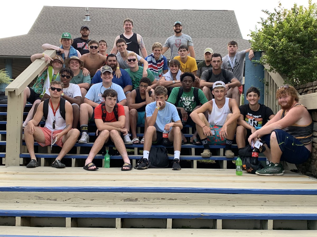coachtpaschal's tweet photo. Had a blast at wild river country with the TEAM! Even got to hangout with @Alice1077radio #DesArcEagles https://t.co/FVOAzwiBVA