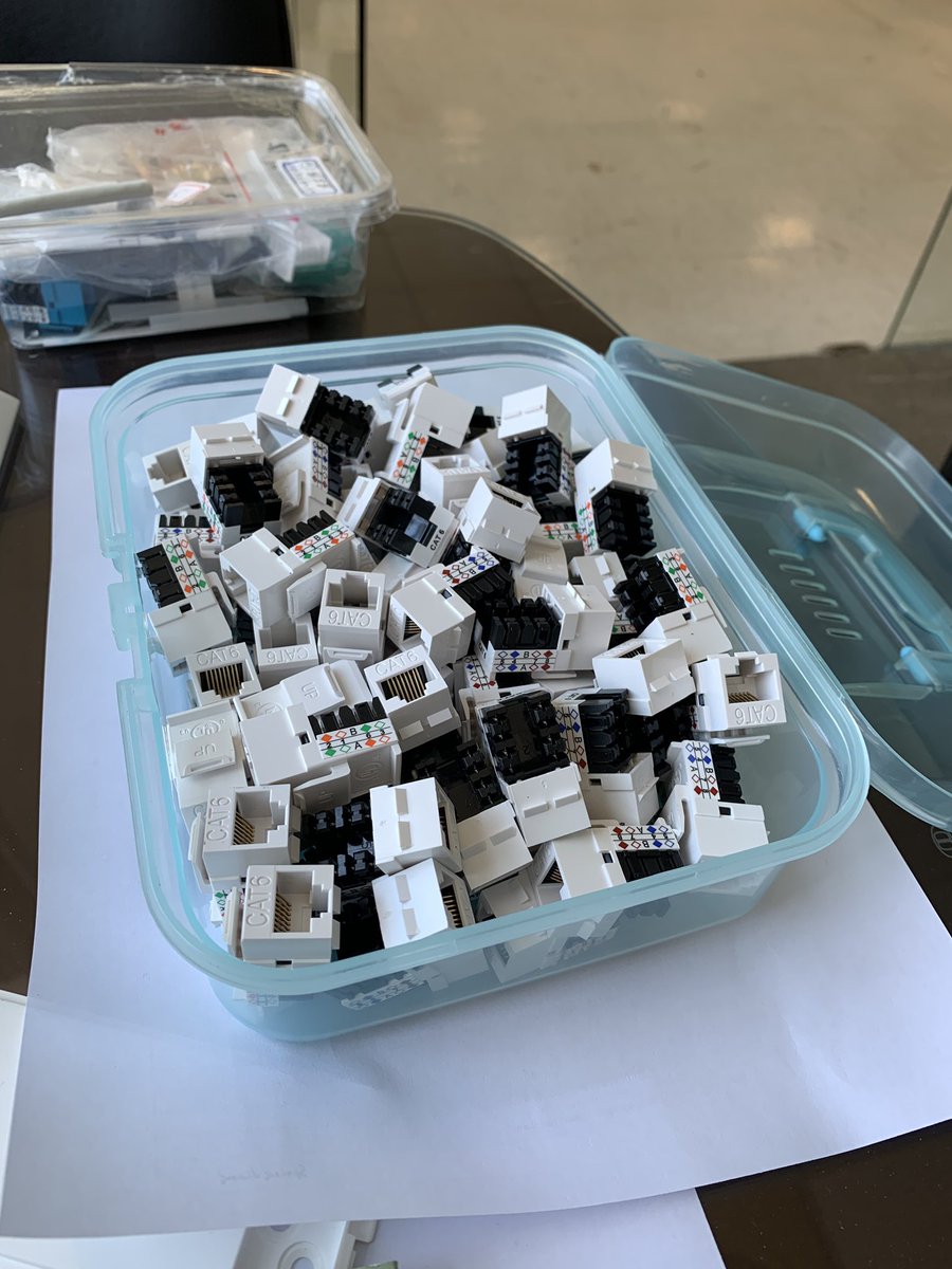 50 or 100pcs of jacks in a box, save you time and no waste of poly bag, contact us for more information.