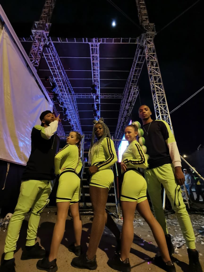 ClaroColombia's tweet photo. ¿Qué tan melos están los bailarines de @Bombysonbata en el #ClaroMúsicaFest? https://t.co/TKTTuR3iNZ