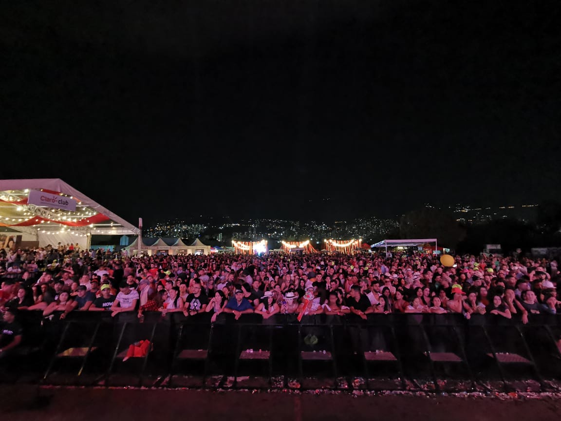 ClaroColombia's tweet photo. Estamos activos con @Bombysonbata en la tarima de #ClaroMúsicaFest🔥👊

Esta fiesta sigue y tú no te puedes perder ningún momento, haz clic aquí y mira la transmisión👉https://t.co/pYfwvGOK6n https://t.co/Nn5BxhpVXt