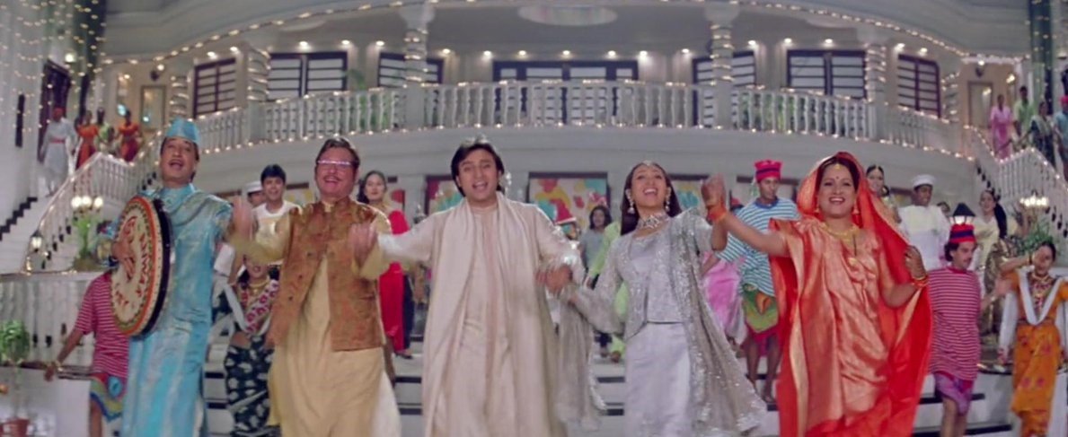 - Hum Saath Saath Hain (1999)"Ramkishen and Mamta have three sons Vivek , Prem and Vinod and a daughter Sangeeta. This family is part of a joint family whose close knit bond is challenged by a misunderstanding."