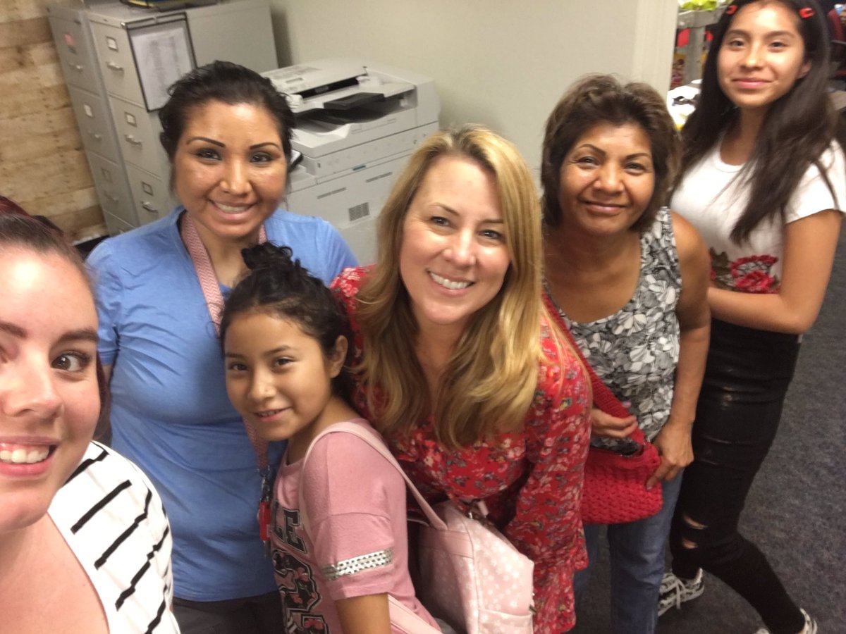 NicolasJrHighOM's tweet photo. Richman Teamwork at its finest.... we helped a parent complete their AIR for Richman and Nicolas!!! Our doors are always open to help our parents. Go Racers! @RichmanFSD @FullertonSD @NicolasKnights https://t.co/PBrewInWLY