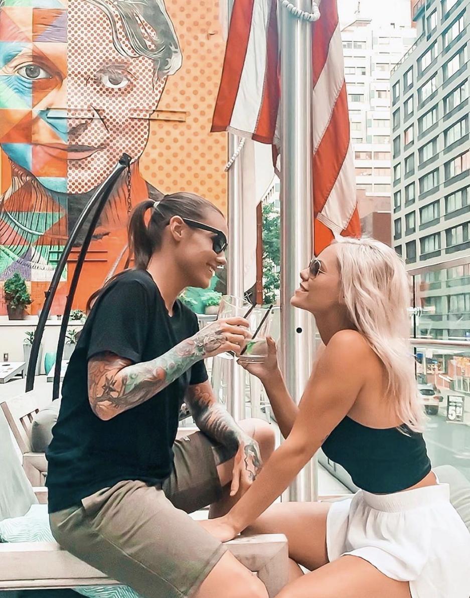 evenhotelsnyc's tweet photo. Cheers to a great weekend! ๐งก
#EVEN44 #nyc #fun #KeepYourGoodThingGoing #bewell #choosewell #anihghotel #EvenHotelsNYC #summer #vacation #loveislove
๐ธ | Hillary Lutes https://t.co/QdN1QyUooU