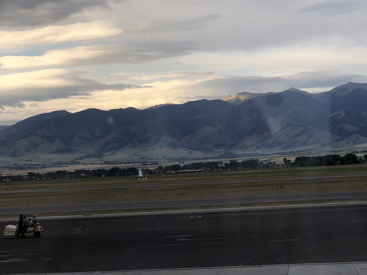 hannahbee93's tweet image. Alright @hankgreen. After listening to you talk about the beauty of Montana on @deletethispod, I’m fully convinced w/o even leaving the airport as I sit enjoying my layover in Bozeman watching tiny planes take off &amp;amp; land with the stunning backdrop of sunset-lit mountains. #piples