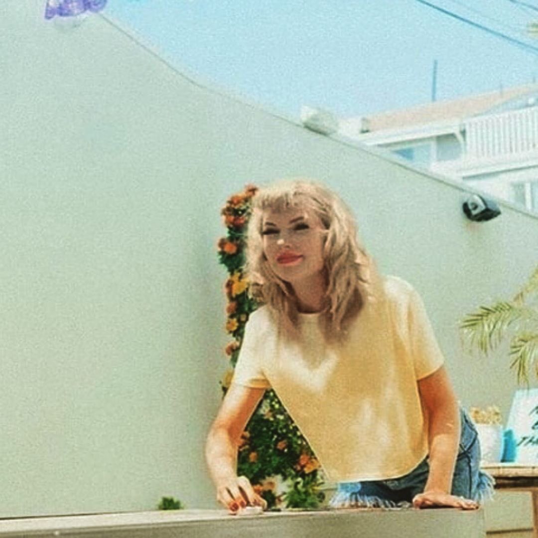 danielaswiftie7's tweet photo. 2 more weeks until L๐ver ! Canโt wait ๐ -
- -
- #taylorswift #lover #album #me #youneedtocalmdown #thearcher #18tracks #musician #singer #songwriter #country #pop #photography #behindthechair #yellow #redlipclassic #pastel #swifties #taylurking #fanaccount #songs #TaylorNation https://t.co/9wpSdI4576