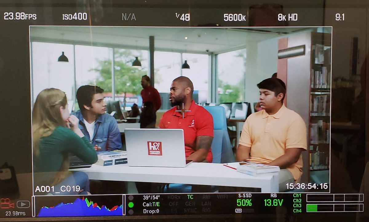 HadeedkingActor's tweet photo. Today on set with NFL football player Wade Smith🎬📽🎞 
.
.
#actorslife #internationalactor #internationalmodel #Hadeedstyle #film #actordecine #Modelo https://t.co/Ku7qKpbGtK