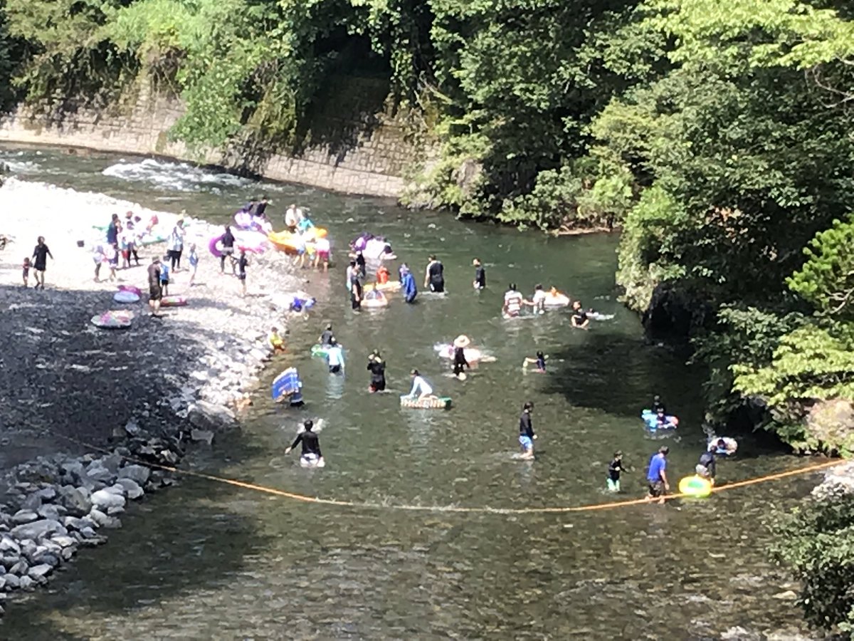 甲武キャンプ村 週末よいお天気です 川原では 水遊びをする子どもたちの元気な声が 静かな谷間に響いています 甲武キャンプ村 川遊び キャンプに行こう 甲武キャンプ村 週末よいお天気です 川原では 水遊びをする子どもたちの元気な声が 静かな谷間に響いています 甲武キャンプ村 川遊び キャンプに行こう