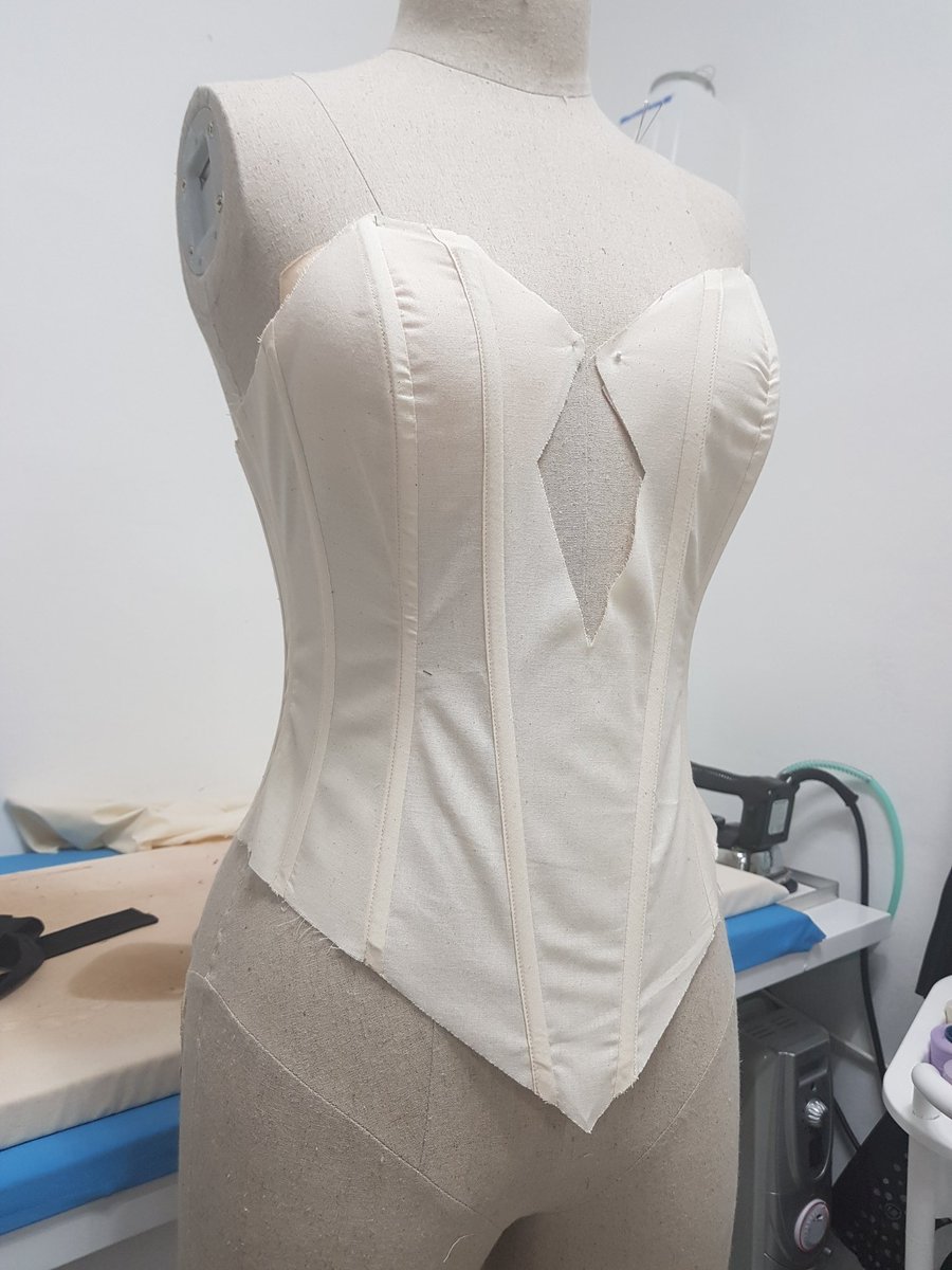 CostumeProducer's tweet photo. 상의에 망사 덧대고 와이어 넣었는데 보이지도 않네... https://t.co/t1vKIJeYG9