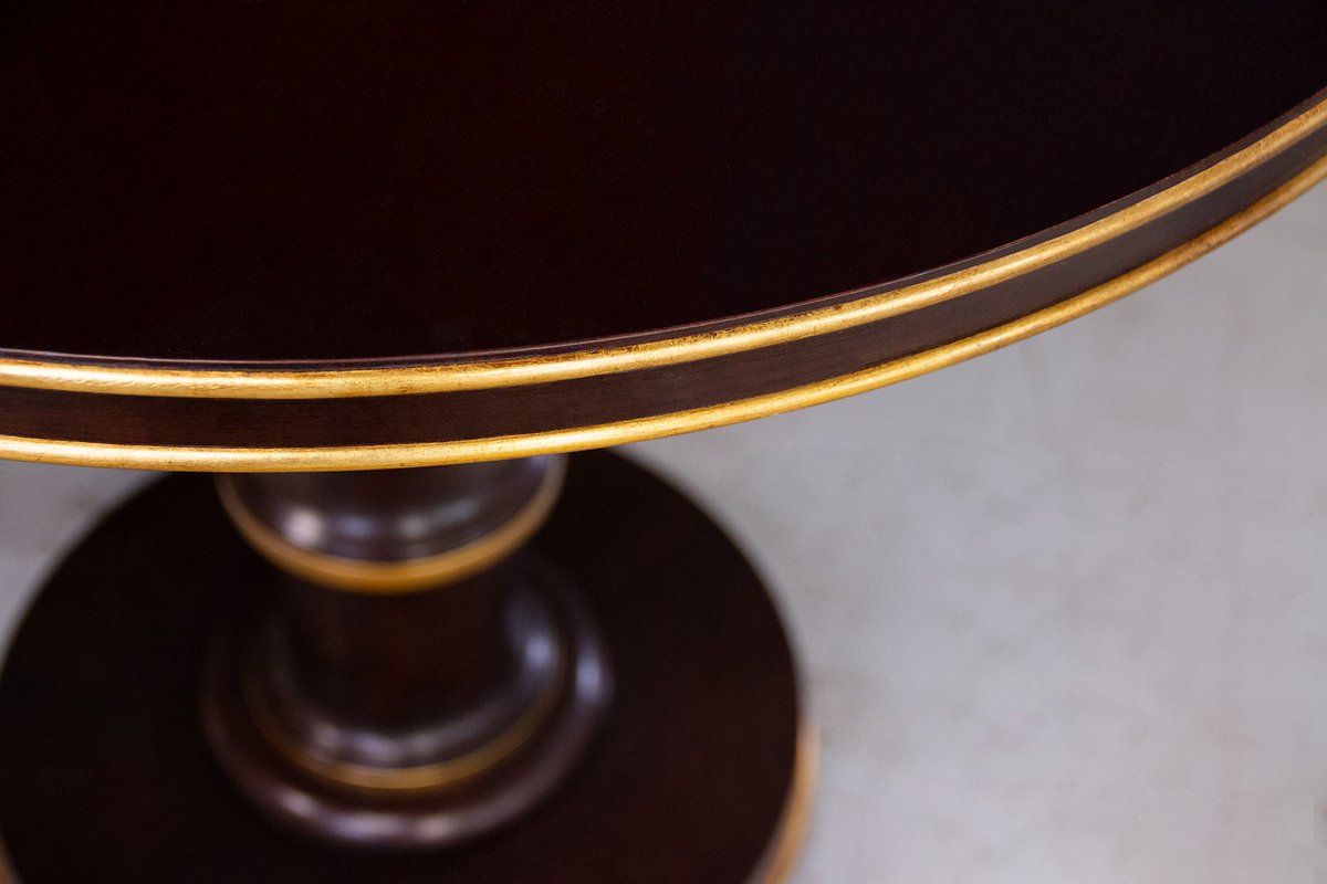 KindelFurniture's tweet image. The double beaded edge of the Chair Side Spool Table is accentuated with gilt leaf. Luxury details from the @dorothydraperco Collection shine!

qoo.ly/z3c5f

#kindelfurniture #kindelgrandrapids #drinkstable #sidetable #design #interiordesign #madeinmichigan