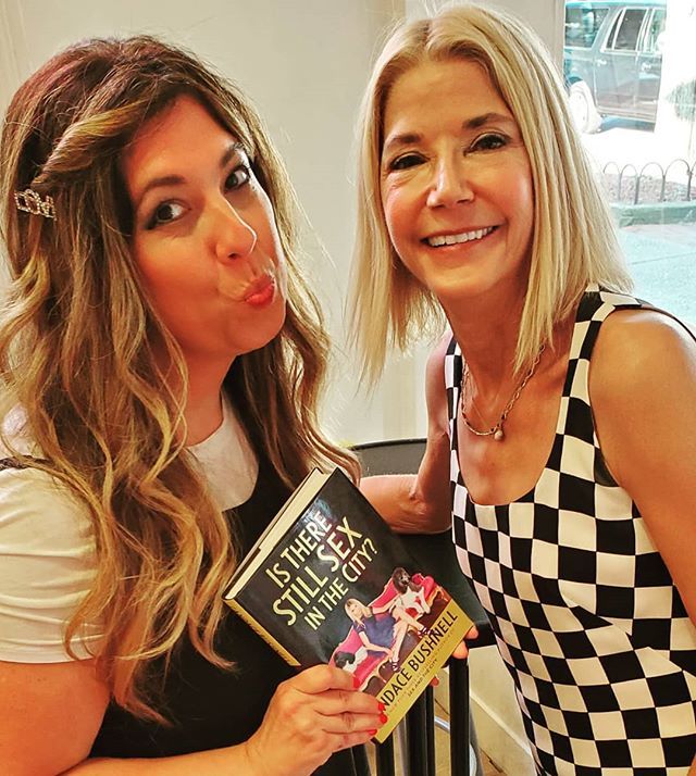TheMinkIsMe's tweet photo. "Women come to NY for 2Ls, Labels &amp; ❤"
---- Carrie🍸
@candacebushnell 
#sexandthecity #new 
#booksofinsta #hamptons
#summerread https://t.co/5TaVcmQpmW https://t.co/tryENdhZrX