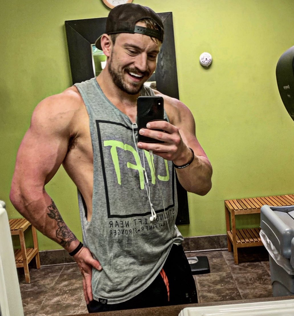AskingMatt13's tweet photo. Still growing!! 🔥💪🏼 #Bodybuilding #aesthetic #athletic #physique #compete https://t.co/8m8TAhlwFP