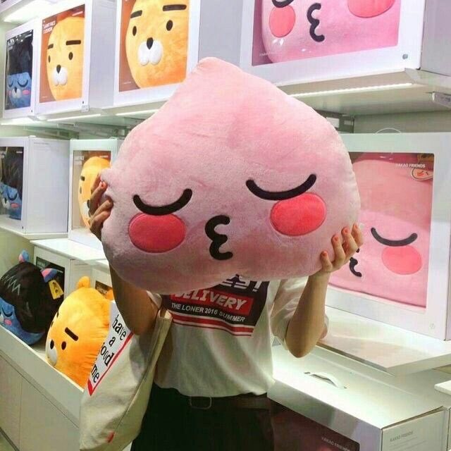 lovelygiftrpbr's tweet image. Comprei esta pelúcia e agasalhos combinando. Ambos tem meu perfume, caso queira...