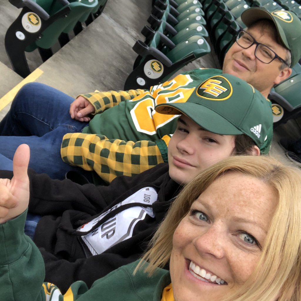 Lil_typos's tweet photo. Go Esks! 💚💛💚 @Telus #allconnected https://t.co/eNTCTjZH4a