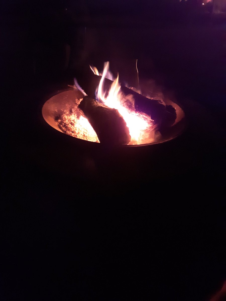 darrenlosch's tweet photo. Nice night for a campfire. https://t.co/pgsWfD82ih